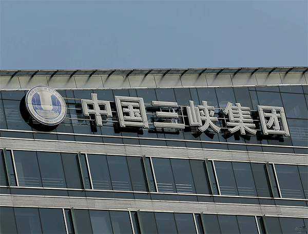 樓頂大型發(fā)光字制作安裝報價方案，可私咨詢哦